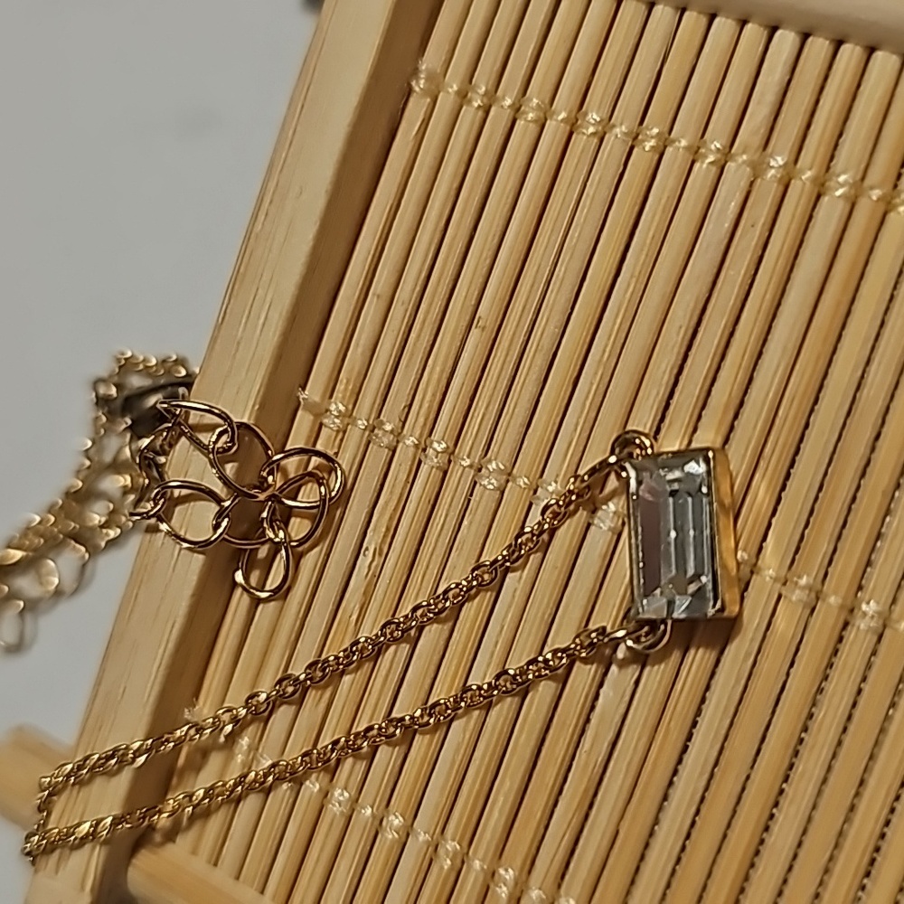 Golden Sparkling Necklace - Picture 2 of 3